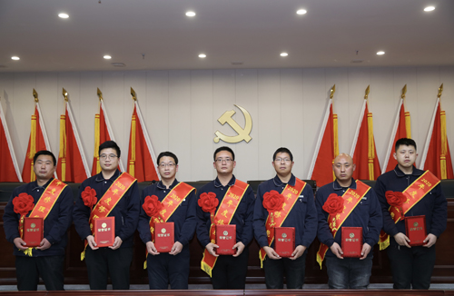 0206 修理能手從左至右依次為 邵冠峰、王寶玉、潘春樂、李龍、許特斯、韓利杰、寇增亮.jpg