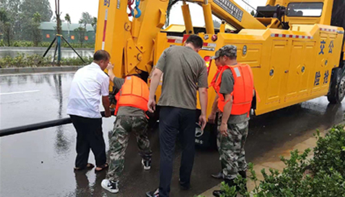 以“汛”為令 聞“雨”而動 暴雨中洛陽公交人在行動！