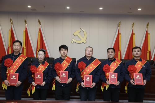 0204 節(jié)能能手從左至右依次為 石亞杰、沈小慶、楊興忠、于俊國、權(quán)振利、吳偉偉.jpg